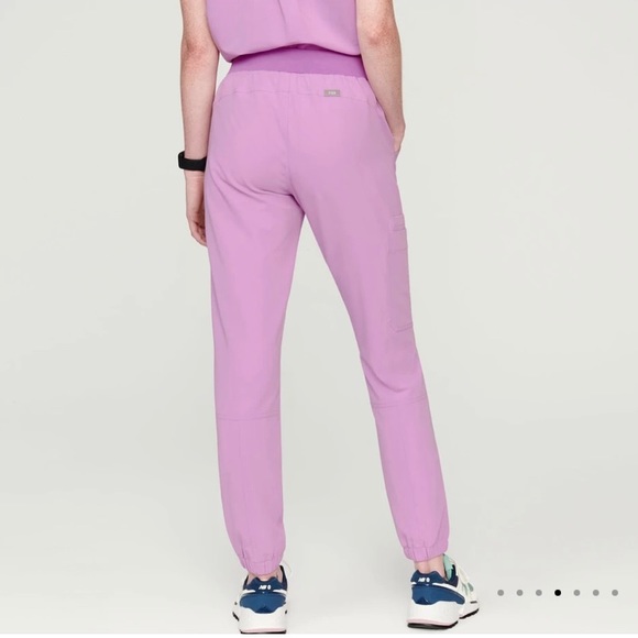 ❌Sold in M ❌Scrub Set in Dusk (XS) - Picture 9 of 10